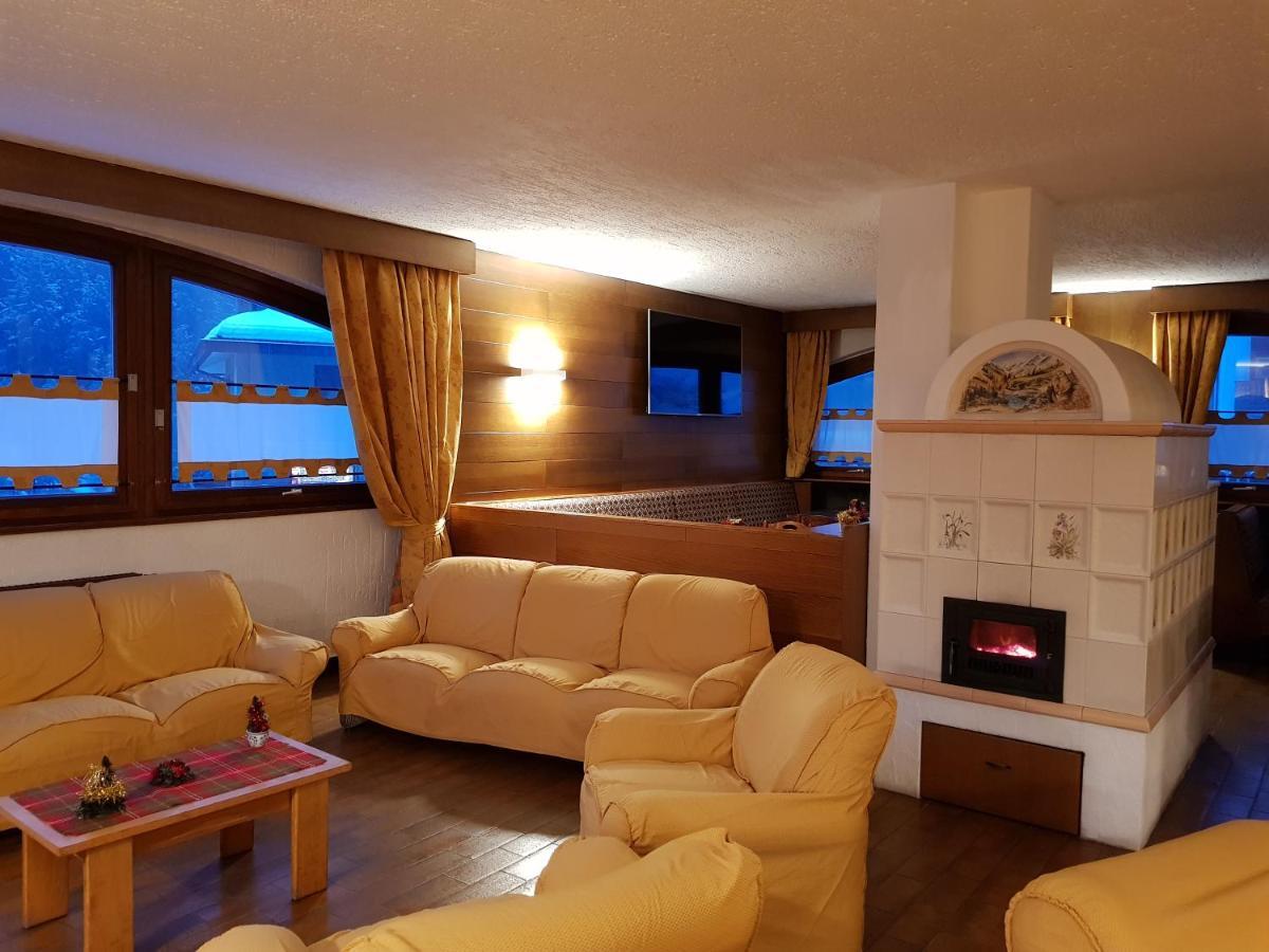 Hotel Alle Tre Baite Santa Caterina Valfurva Eksteriør bilde